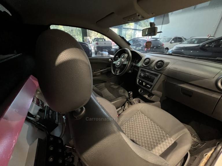 VOLKSWAGEN - SAVEIRO - 2014/2015 - Branca - R$ 49.900,00