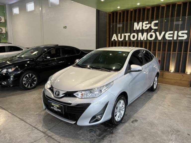 TOYOTA - YARIS - 2018/2019 - Prata - R$ 76.900,00
