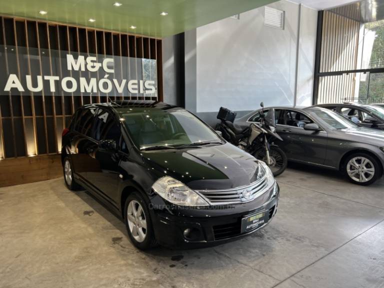 NISSAN - TIIDA - 2010/2011 - Preta - R$ 41.900,00