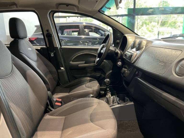 FIAT - UNO - 2013/2014 - Prata - R$ 38.900,00