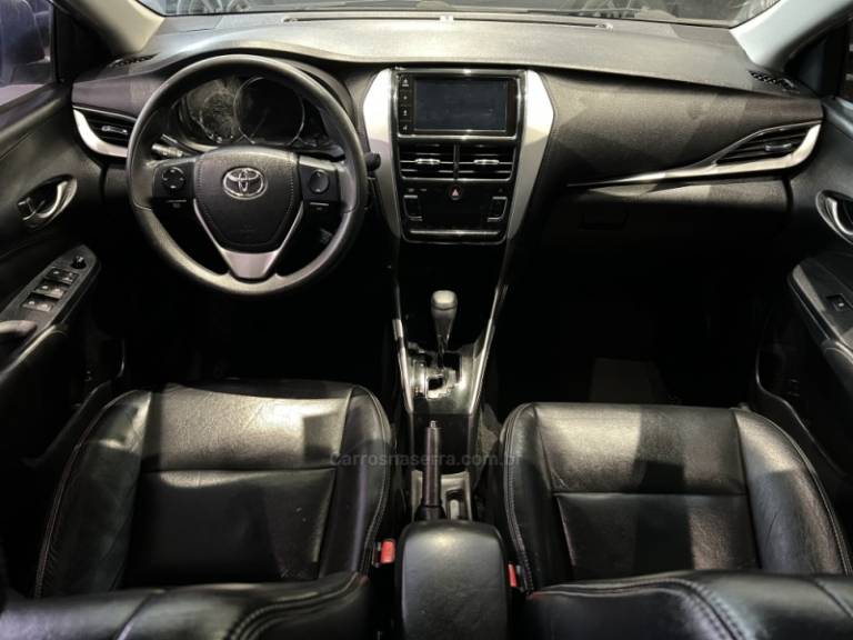 TOYOTA - YARIS - 2018/2019 - Prata - R$ 76.900,00