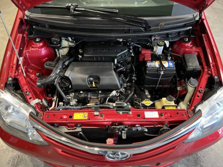 TOYOTA - ETIOS - 2015/2015 - Vermelha - R$ 49.900,00