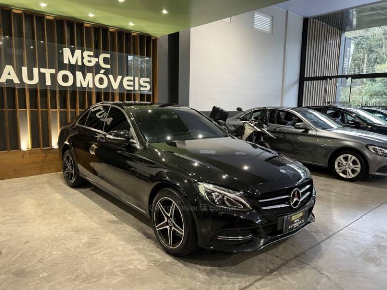 MERCEDES-BENZ - C 180 - 2014/2015 - Preta - R$ 101.900,00