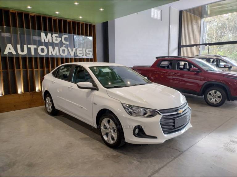 CHEVROLET - ONIX - 2024/2025 - Branca - R$ 107.900,00
