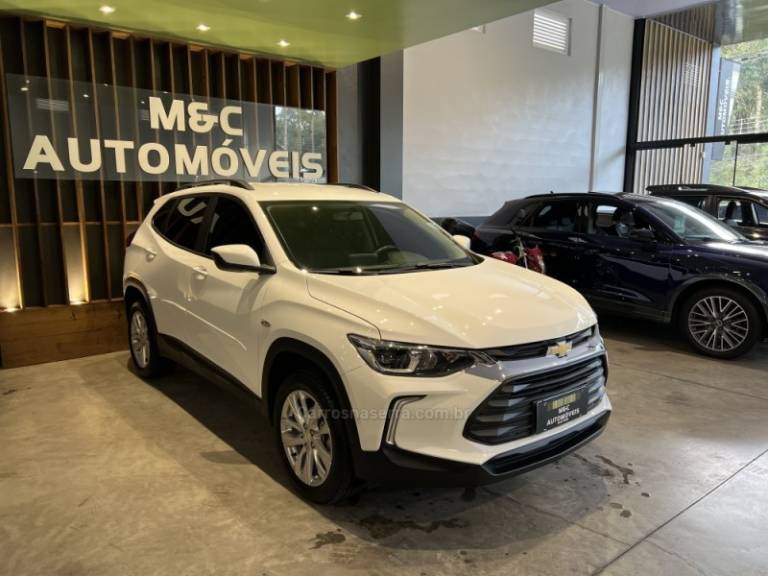CHEVROLET - TRACKER - 2022/2023 - Branca - R$ 103.900,00