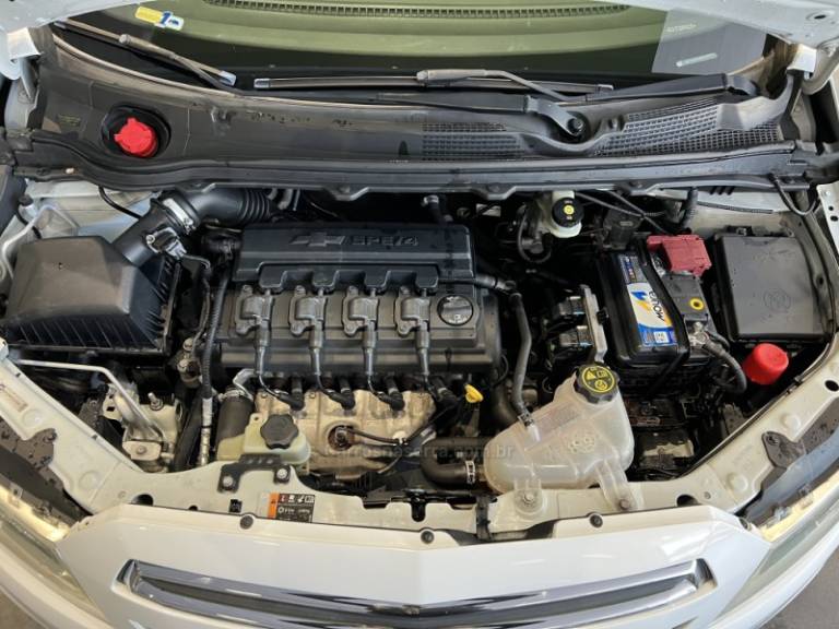 CHEVROLET - PRISMA - 2014/2014 - Branca - R$ 43.900,00