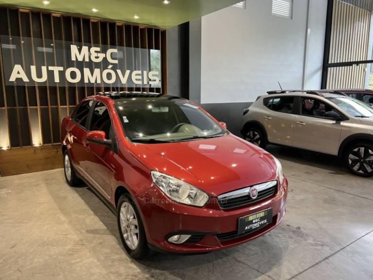 FIAT - SIENA - 2013/2014 - Vermelha - R$ 39.900,00