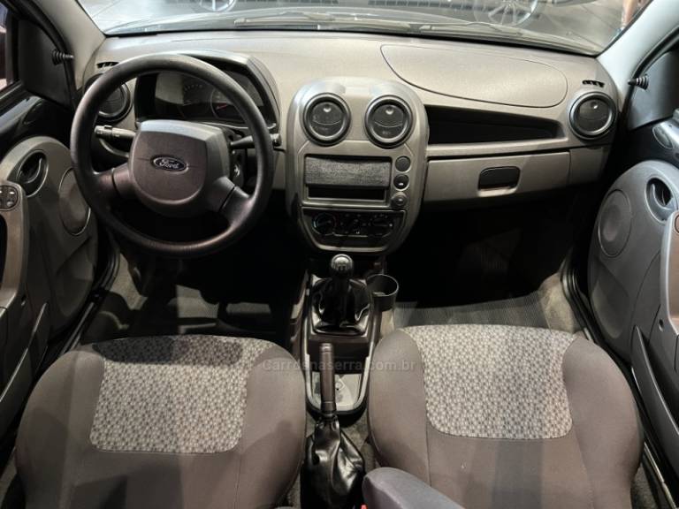 FORD - KA - 2012/2013 - Preta - R$ 28.900,00