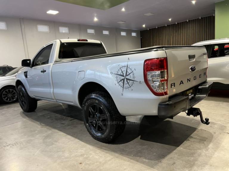 FORD - RANGER - 2013/2013 - Prata - R$ 77.900,00