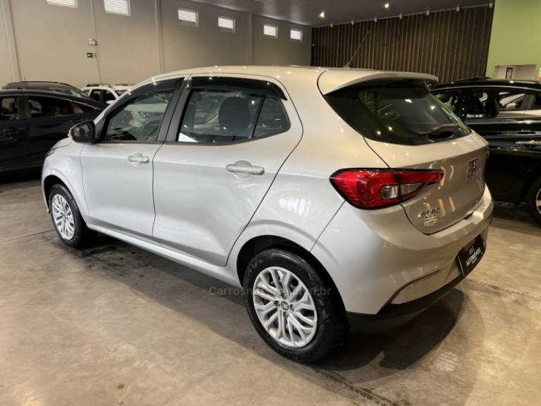 FIAT - ARGO - 2021/2022 - Prata - R$ 58.900,00