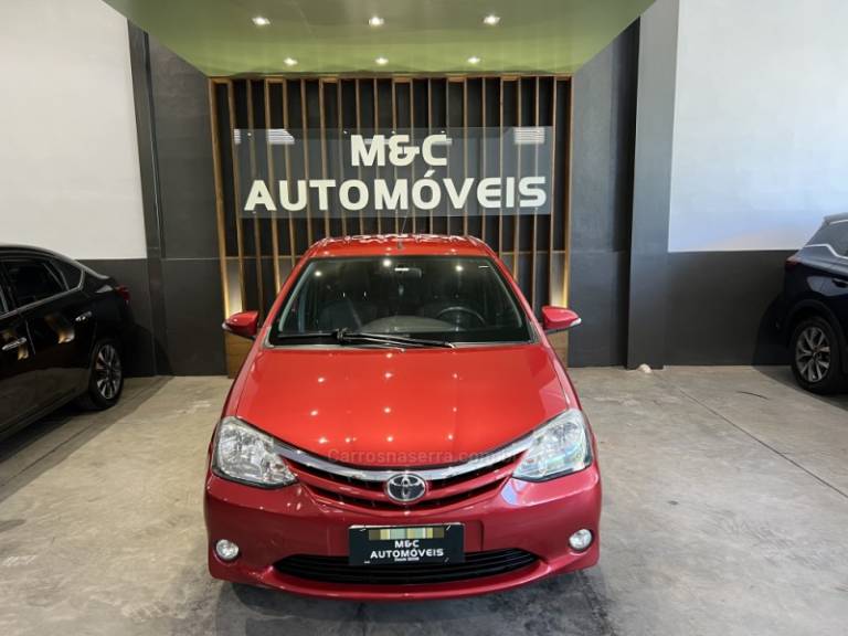 TOYOTA - ETIOS - 2015/2015 - Vermelha - R$ 49.900,00