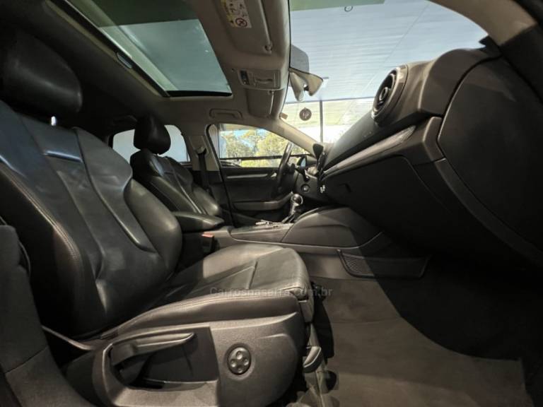 AUDI - A3 - 2014/2015 - Prata - R$ 89.900,00