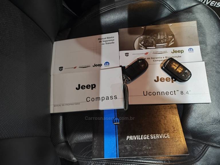 JEEP - COMPASS - 2016/2017 - Preta - R$ 92.900,00