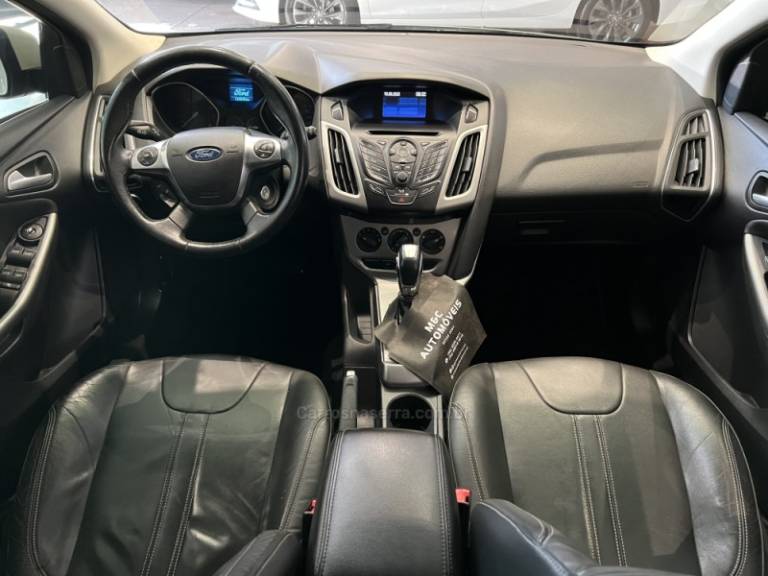 FORD - FOCUS - 2014/2015 - Branca - R$ 53.900,00