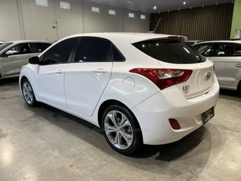 HYUNDAI - I30 - 2014/2015 - Branca - R$ 69.900,00