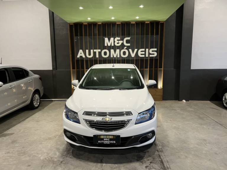 CHEVROLET - ONIX - 2014/2015 - Branca - R$ 49.900,00