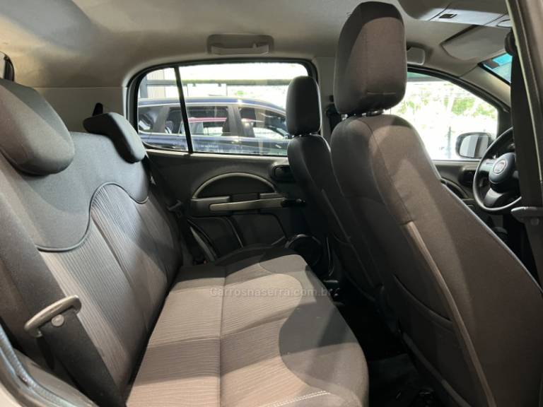 FIAT - UNO - 2013/2014 - Prata - R$ 38.900,00