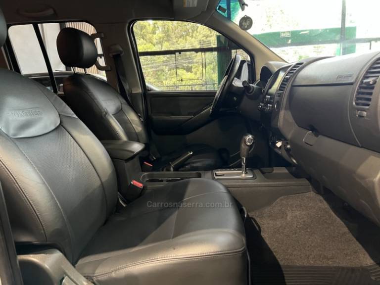 NISSAN - FRONTIER - 2014/2015 - Branca - R$ 102.900,00