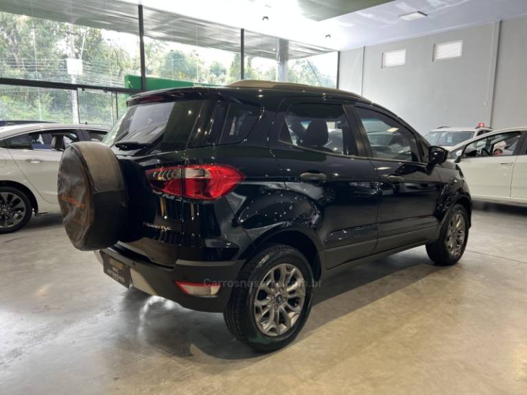 FORD - ECOSPORT - 2016/2017 - Preta - R$ 61.900,00