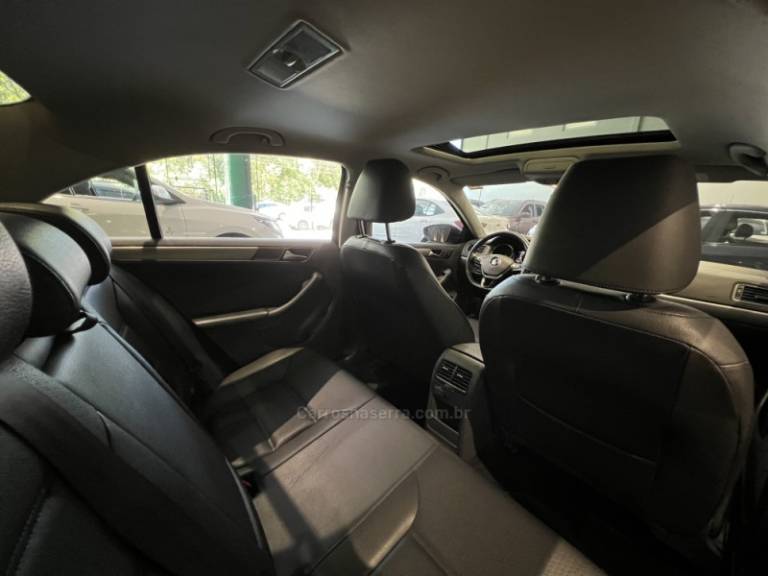 VOLKSWAGEN - JETTA - 2017/2017 - Preta - R$ 83.900,00