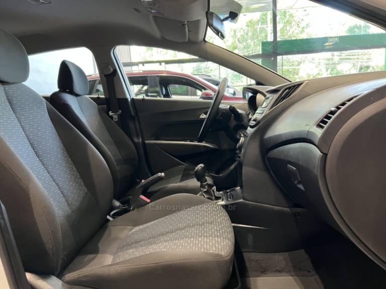 HYUNDAI - HB20 - 2017/2018 - Branca - R$ 54.900,00