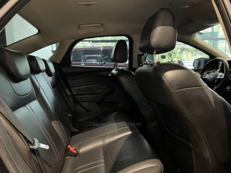 FORD - FOCUS - 2013/2014 - Preta - R$ 49.900,00