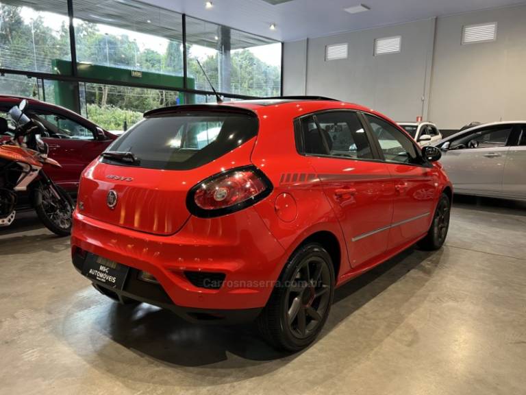 FIAT - BRAVO - 2015/2016 - Vermelha - R$ 55.900,00