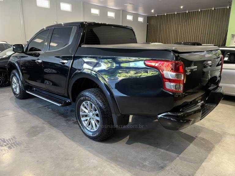MITSUBISHI - L200 TRITON - 2018/2019 - Preta - R$ 144.900,00