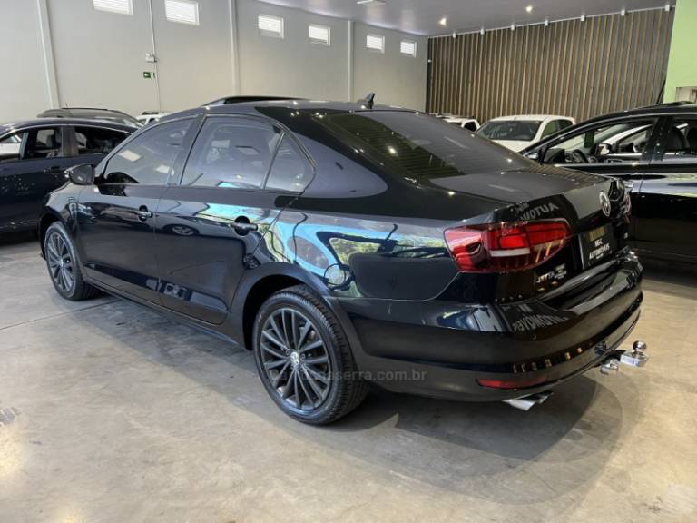VOLKSWAGEN - JETTA - 2017/2017 - Preta - R$ 83.900,00