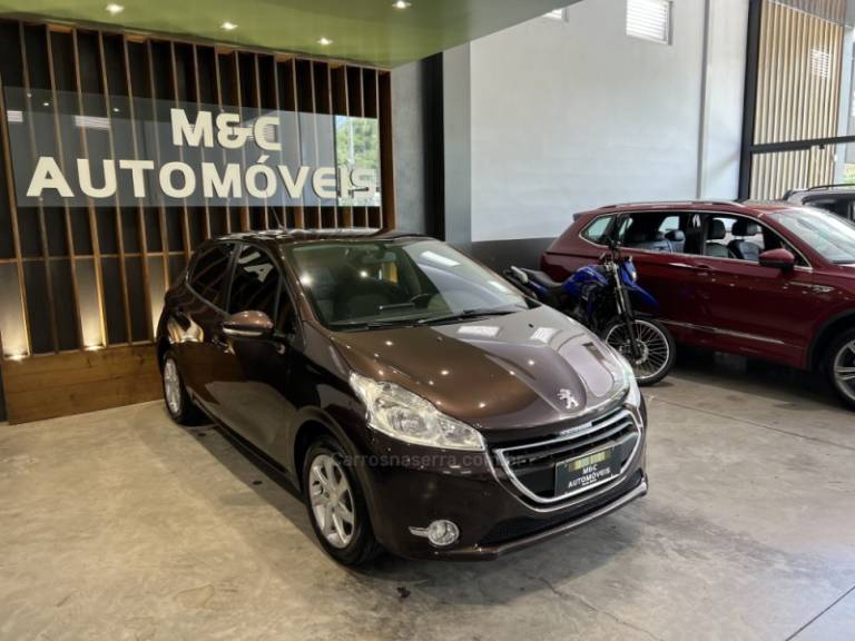 PEUGEOT - 208 - 2013/2014 - Marrom - R$ 38.900,00