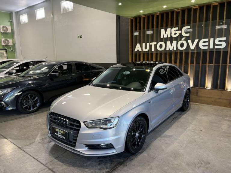 AUDI - A3 - 2014/2015 - Prata - R$ 89.900,00