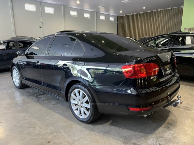 VOLKSWAGEN - JETTA - 2013/2013 - Preta - R$ 66.900,00