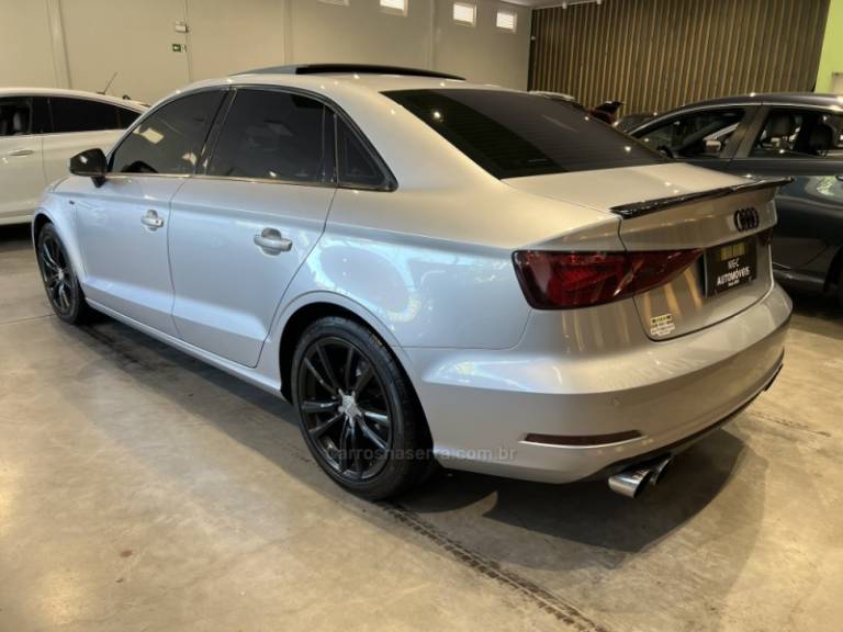 AUDI - A3 - 2014/2015 - Prata - R$ 89.900,00