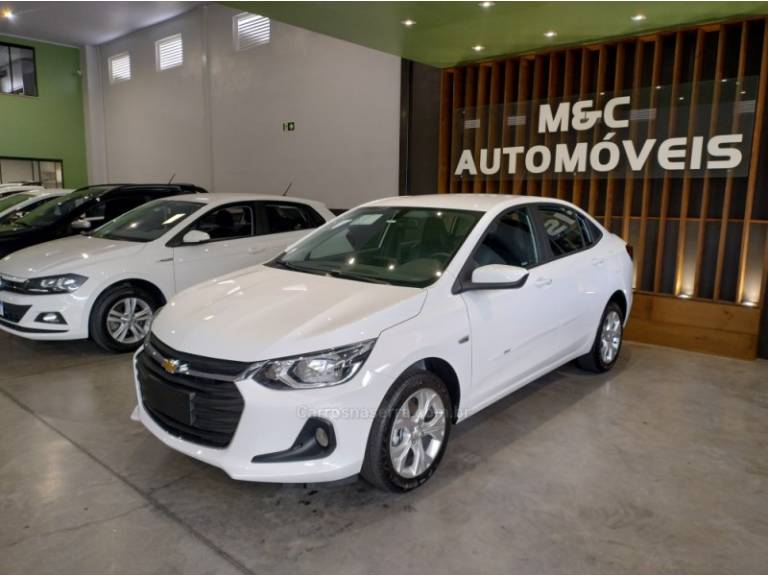 CHEVROLET - ONIX - 2024/2025 - Branca - R$ 99.900,00