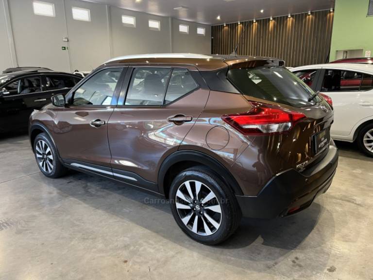 NISSAN - KICKS - 2019/2020 - Marrom - R$ 83.900,00