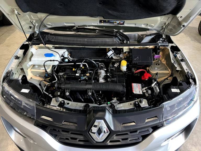 RENAULT - KWID - 2022/2023 - Prata - R$ 49.900,00