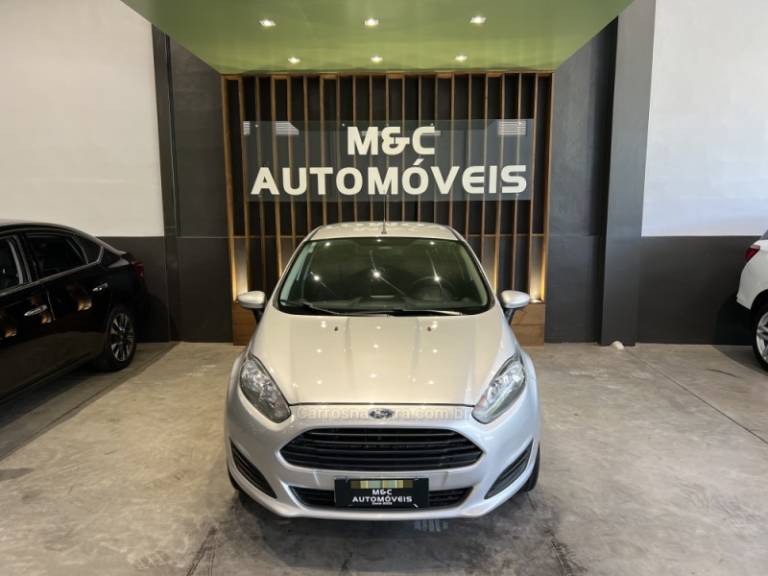 FORD - FIESTA - 2013/2014 - Prata - R$ 41.900,00