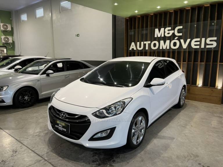 HYUNDAI - I30 - 2014/2015 - Branca - R$ 69.900,00