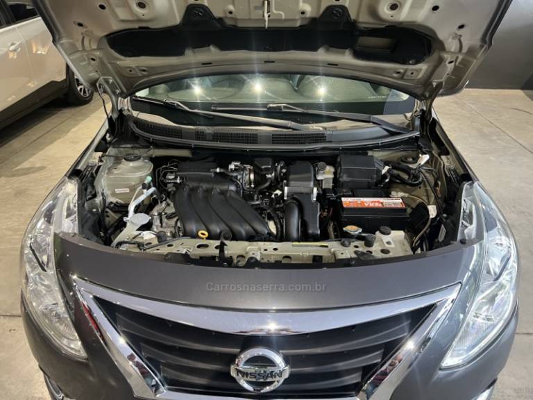 NISSAN - VERSA - 2018/2018 - Cinza - R$ 61.900,00