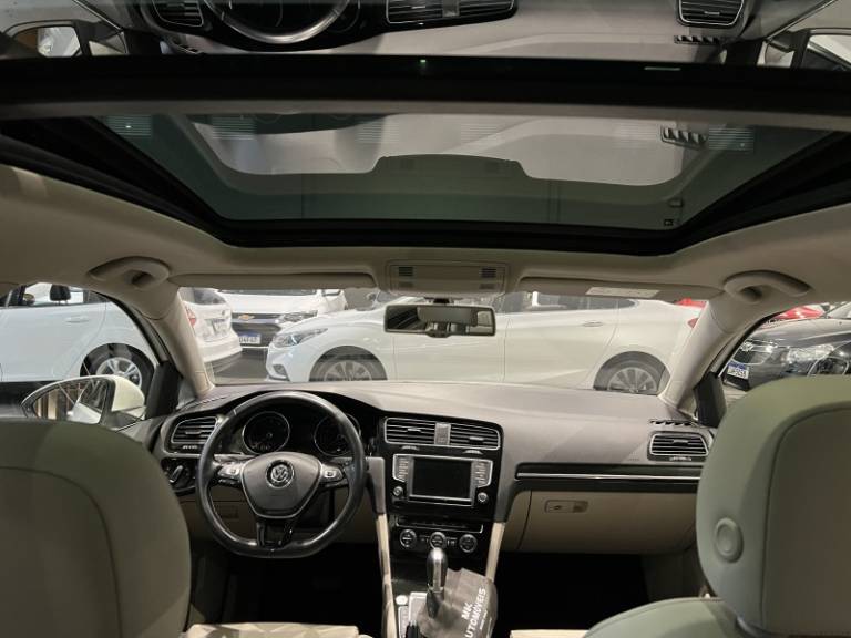 VOLKSWAGEN - GOLF - 2015/2016 - Branca - R$ 87.900,00