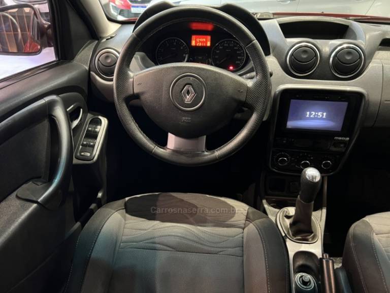 RENAULT - DUSTER - 2014/2015 - Vermelha - R$ 54.900,00