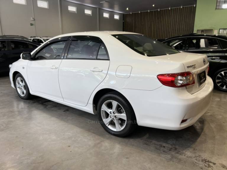 TOYOTA - COROLLA - 2012/2013 - Branca - R$ 65.900,00