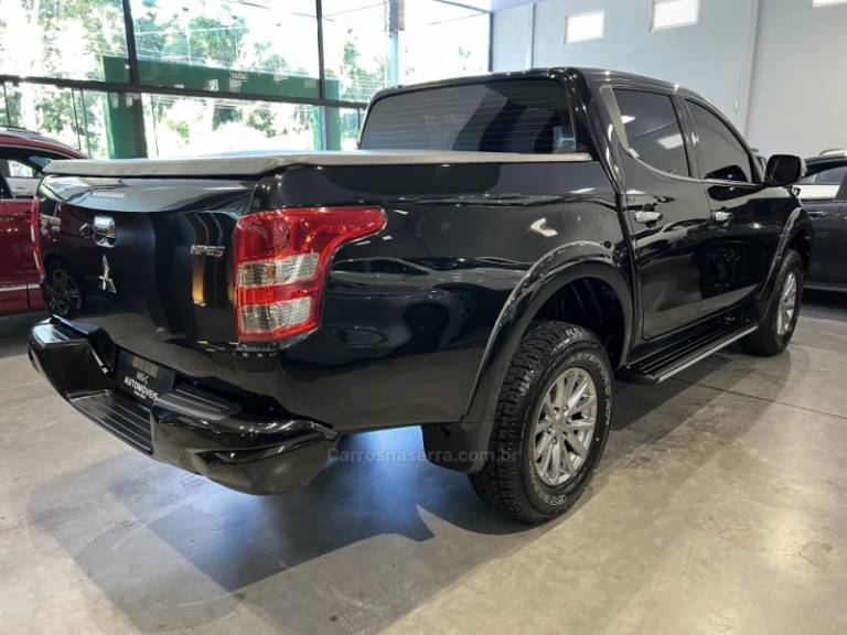 MITSUBISHI - L200 TRITON - 2018/2019 - Preta - R$ 144.900,00