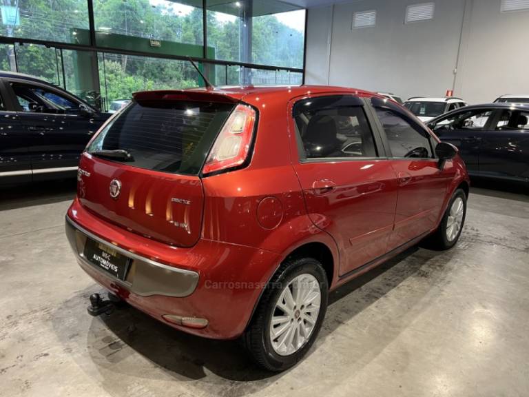 FIAT - PUNTO - 2015/2016 - Vermelha - R$ 46.900,00