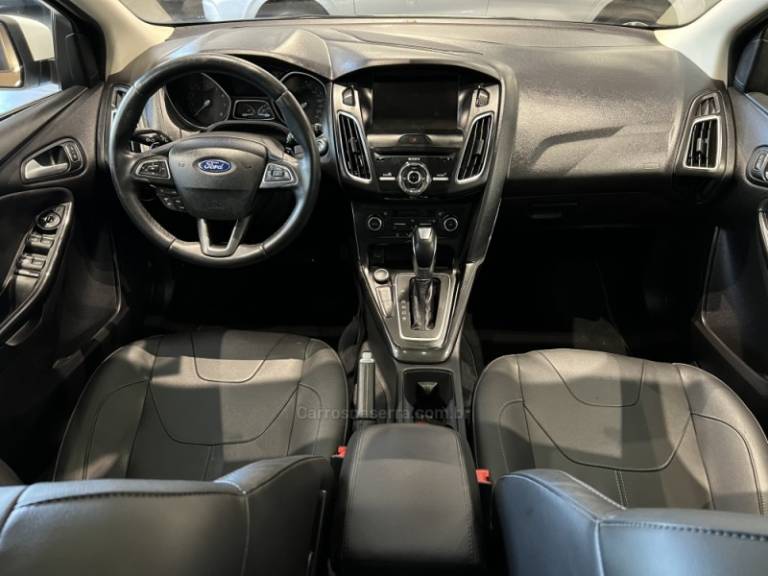 FORD - FOCUS - 2016/2016 - Branca - R$ 66.900,00