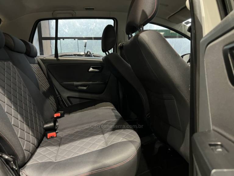 VOLKSWAGEN - FOX - 2015/2016 - Branca - R$ 52.900,00
