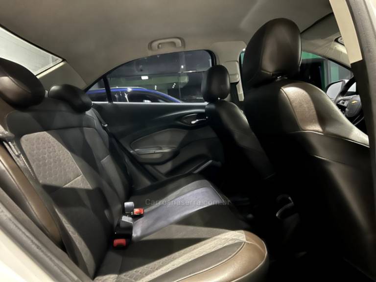 CHEVROLET - PRISMA - 2016/2017 - Branca - R$ 62.900,00