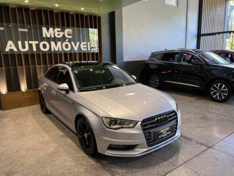 AUDI - A3 - 2014/2015 - Prata - R$ 89.900,00
