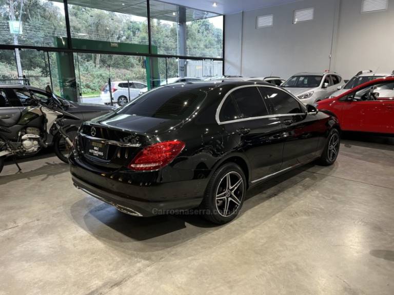 MERCEDES-BENZ - C 180 - 2014/2015 - Preta - R$ 101.900,00