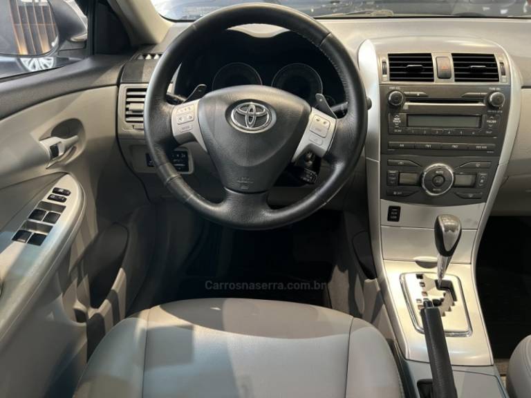 TOYOTA - COROLLA - 2012/2013 - Branca - R$ 65.900,00